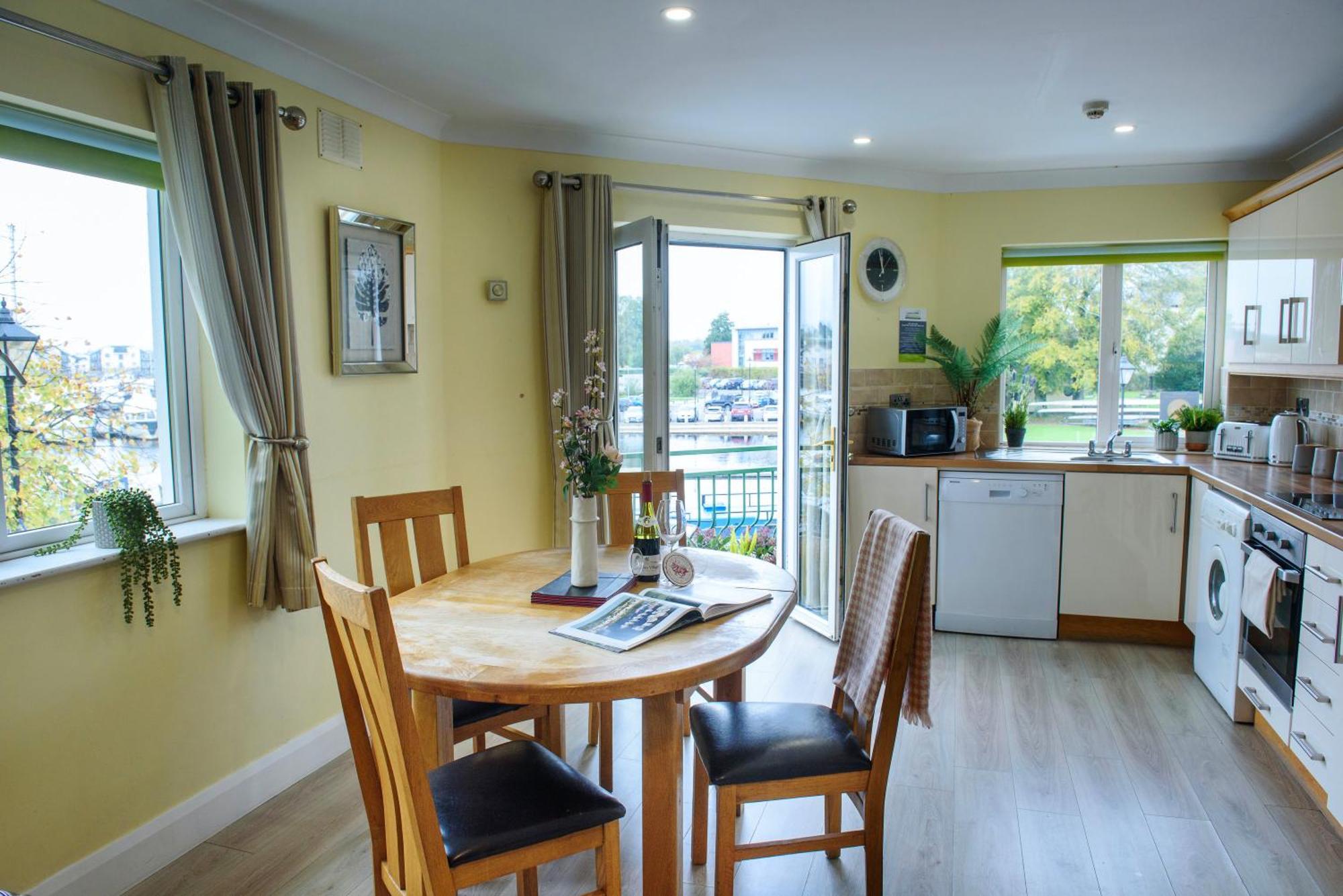 Waterfront Self Catering Houses Carrick on Shannon Εξωτερικό φωτογραφία